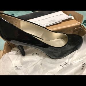 Brand new pumps. They are size 9.5